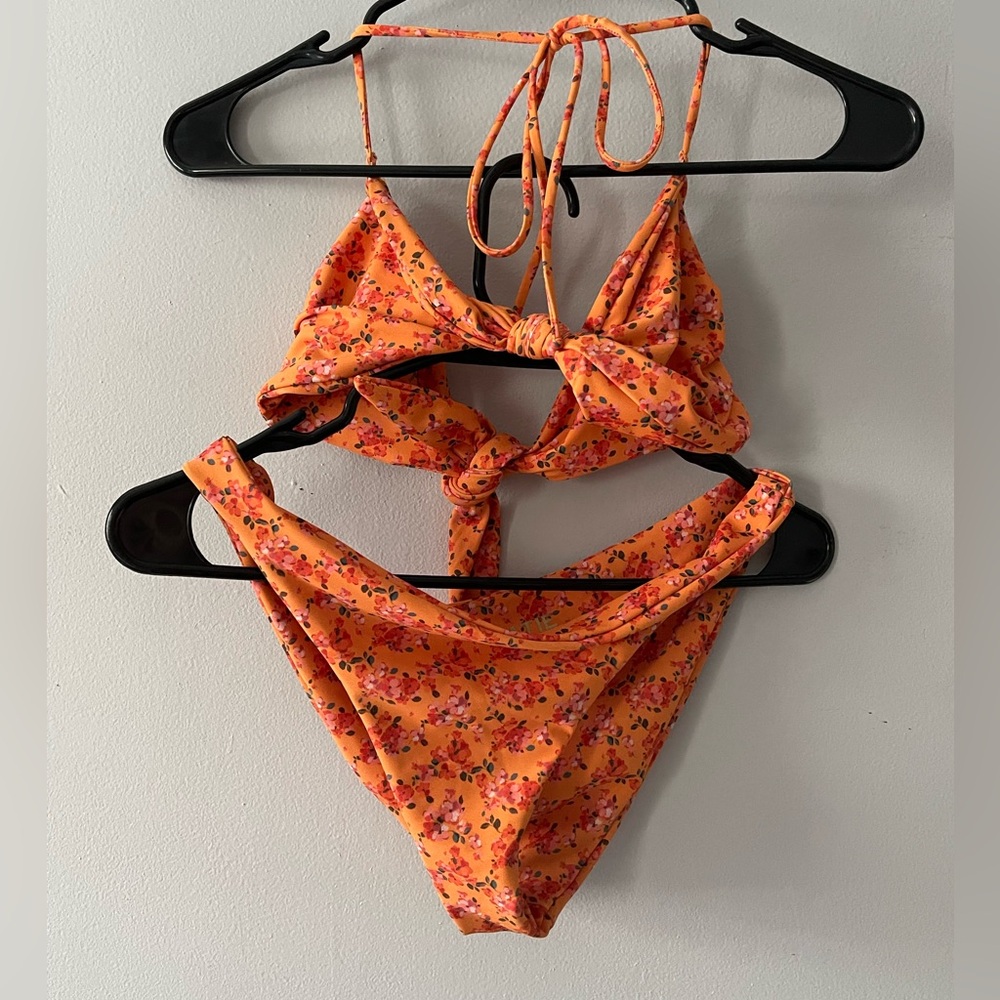 Skatie Hanalei bikini, Lyndi top size Medium, Cheryl bottom size Large